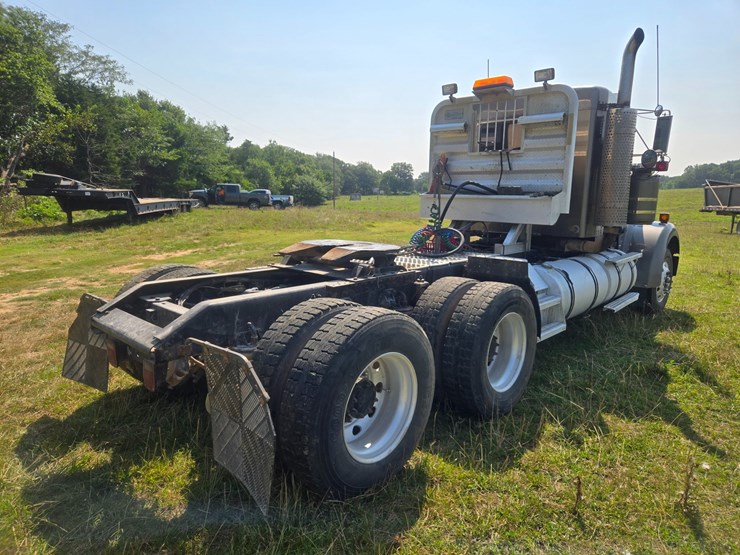 2002-kenworth-w900-image-11