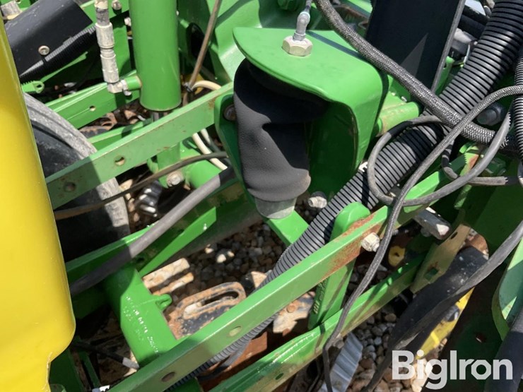 2010-john-deere-1770nt-image-17