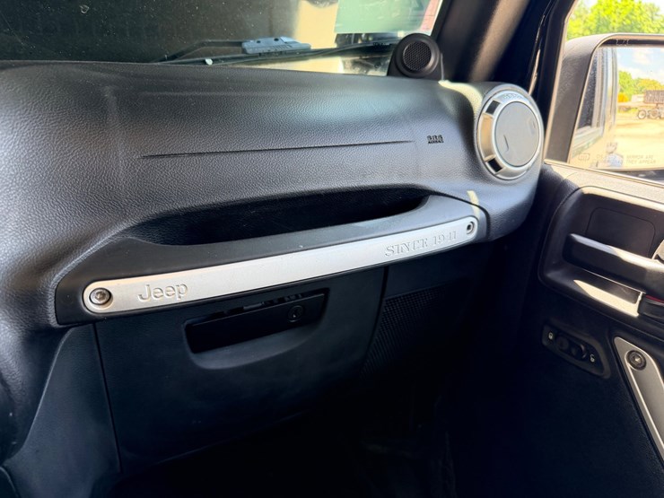 2011-jeep-wrangler-image-39