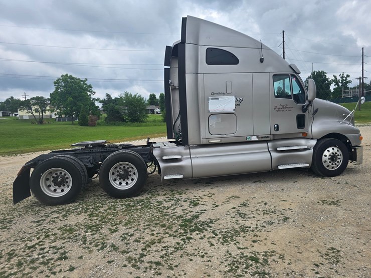 2010-kenworth-t2000-image-19