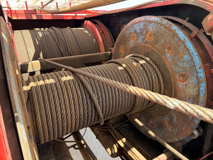 1980-taylor-4-axle-well-service-rig-image-15