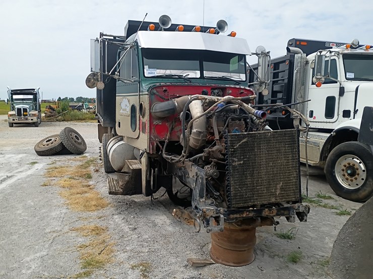 1997-peterbilt-379-image-12