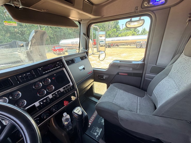2010-kenworth-t800-image-109