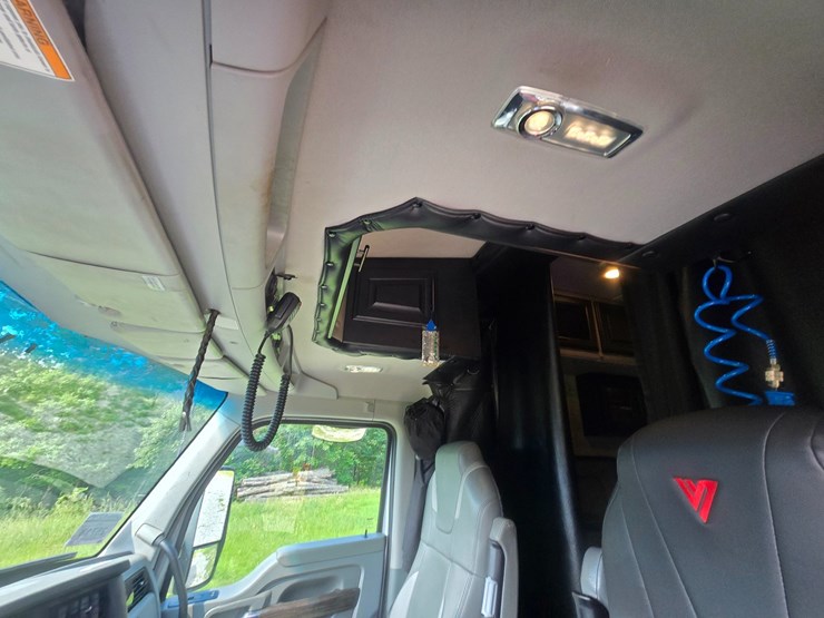 2019-kenworth-t880-image-52