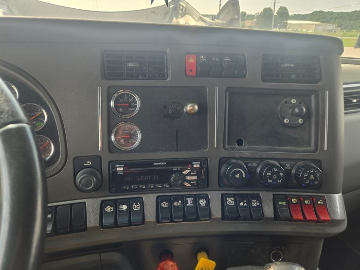 2018-kenworth-t680-image-56