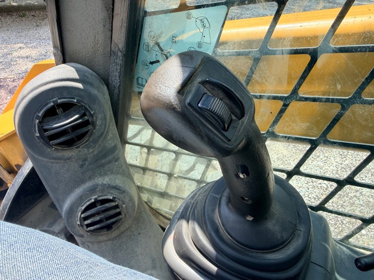 2014-caterpillar-272d-image-46
