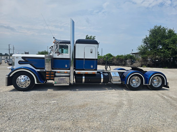 2000-peterbilt-379-image-11