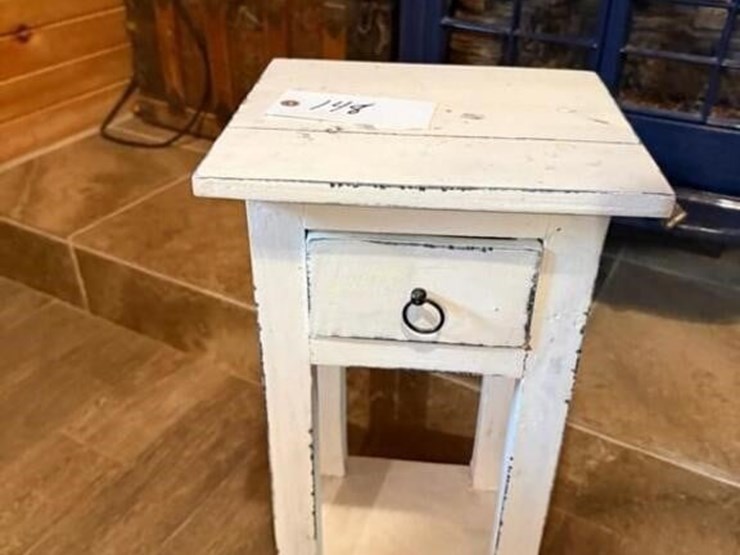 small-end-table-image-1