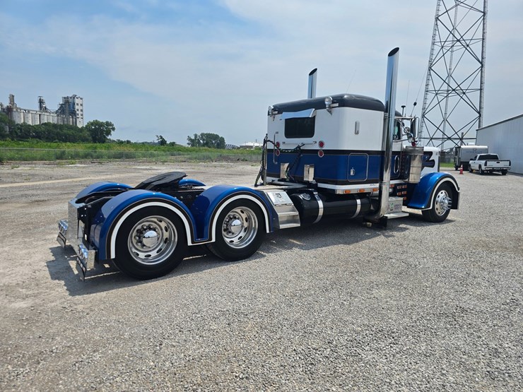 2000-peterbilt-379-image-29