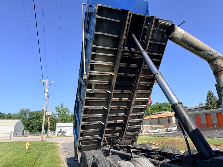 1993-mack-dm690s-image-27