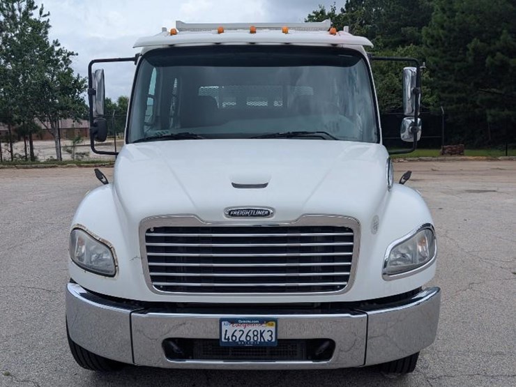 2011-freightliner-m2-stakebed-truck-image-8