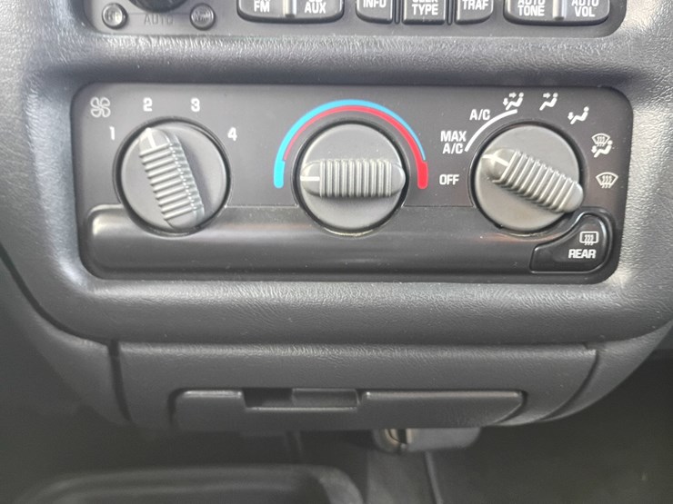 2003-chevrolet-blazer-image-46
