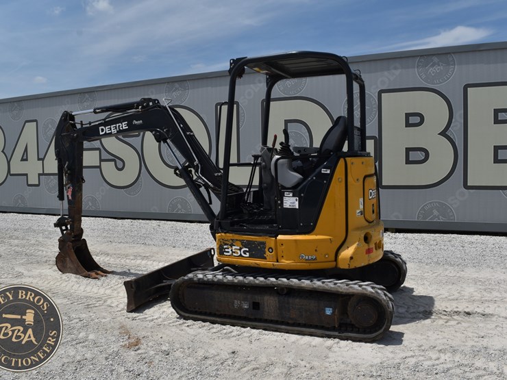 2020-deere-35g-image-11