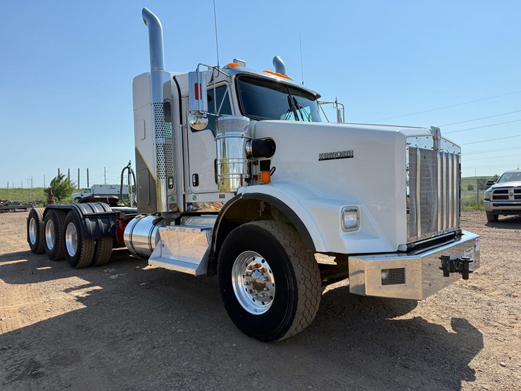 2014-kenworth-t800-image-3