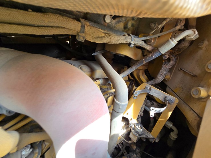 2019-caterpillar-d6-image-20