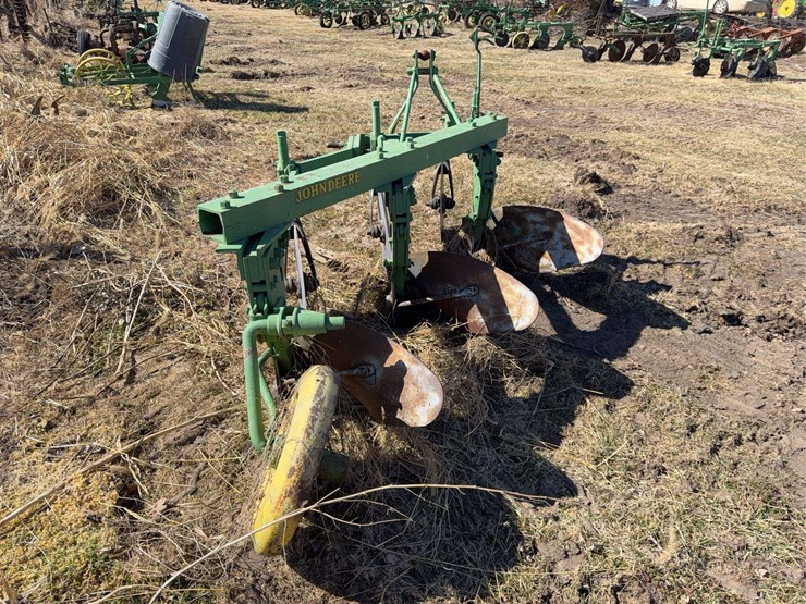 john-deere-three-point-two-bottom-plow-image-5
