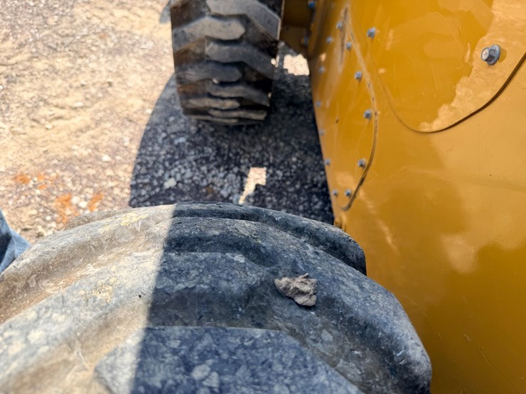 2014-caterpillar-272d-image-96