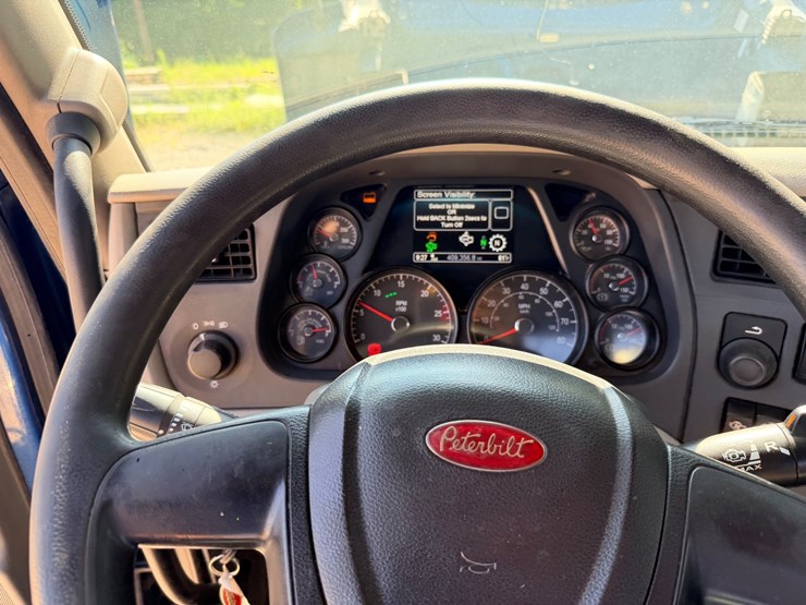 2021-peterbilt-579-image-126