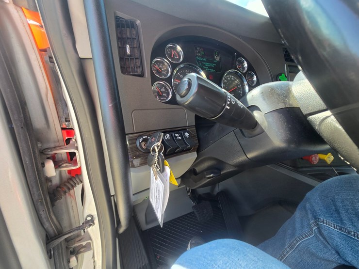 2019-kenworth-t880-image-61
