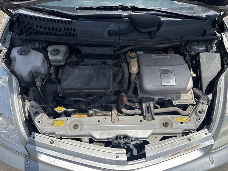 #64-•-2005-toyota-prius-image-18