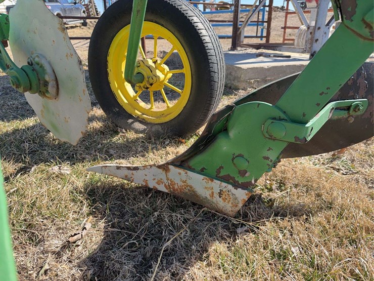 john-deere-pull-type-two-bottom-plow-image-23