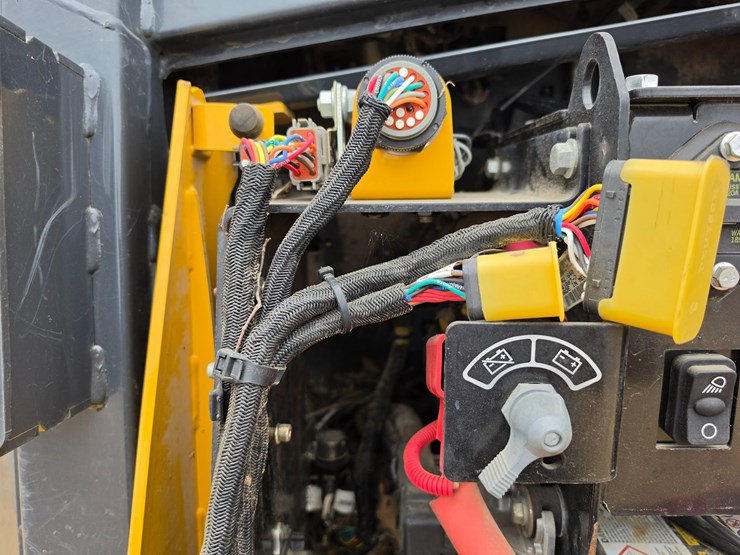 2015-deere-700k-image-23