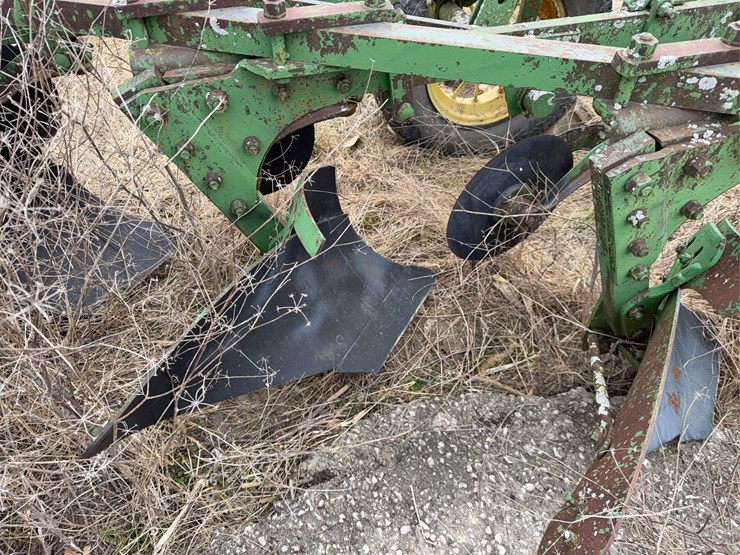 john-deere-pull-type-four-bottom-plow-image-15