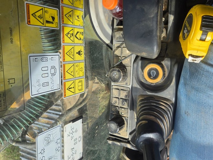 2019-caterpillar-320-image-51