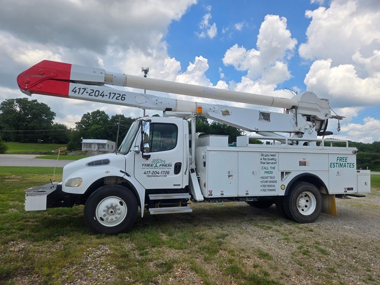 2007-freightliner-m2-106-image-4