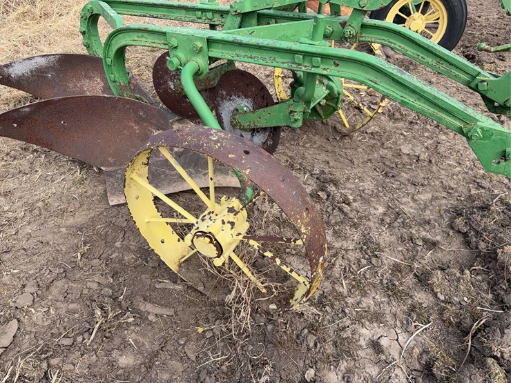 john-deere-pull-type-two-bottom-plow-image-9