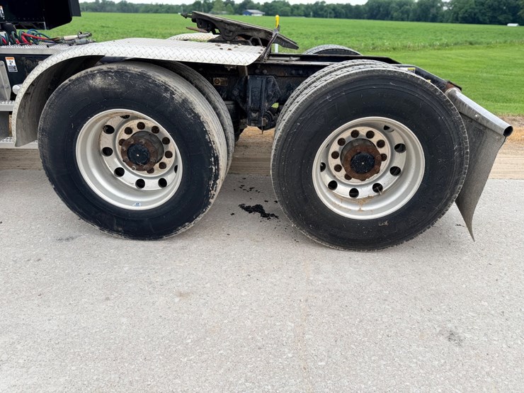 2013-peterbilt-388-image-73