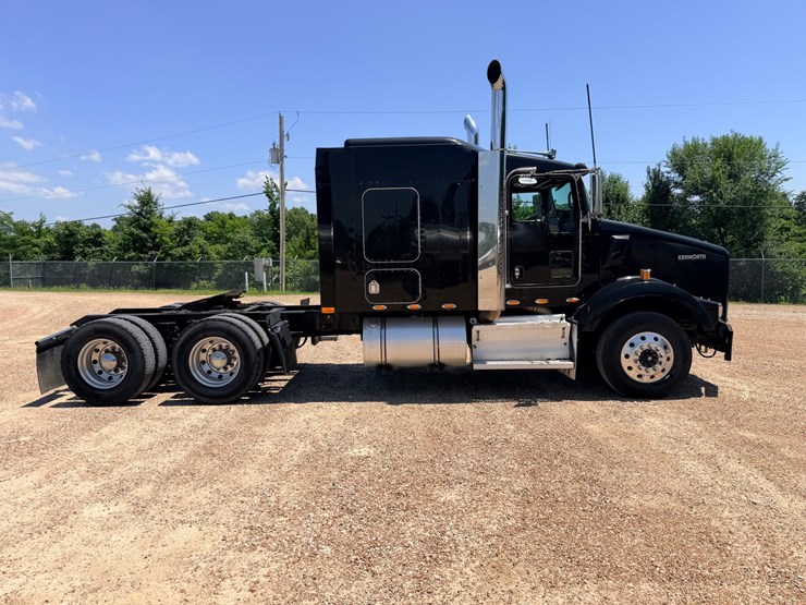 2010-kenworth-t800-image-22