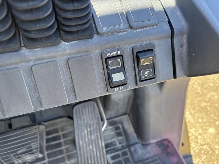 2016-caterpillar-2c6000-image-26