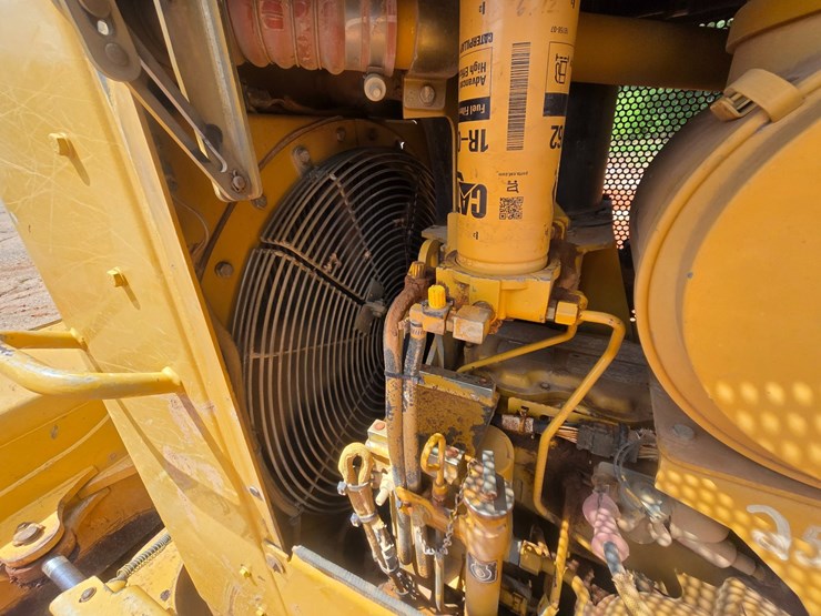 2005-caterpillar-d5n-xl-image-16