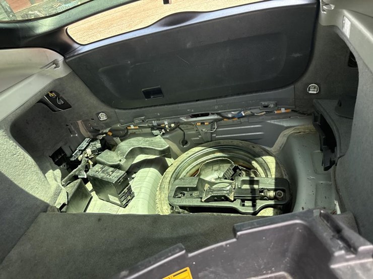#64-•-2005-toyota-prius-image-16