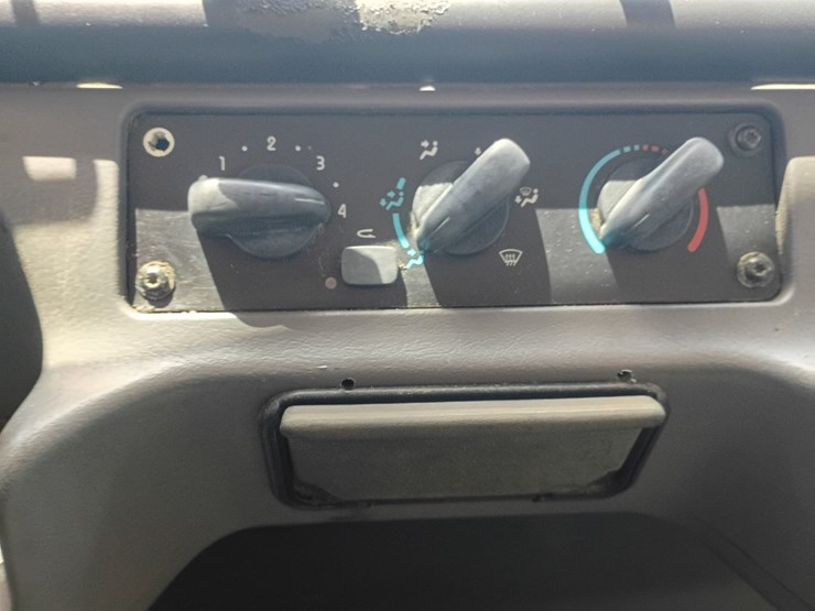 2008-freightliner-m2-106-image-49