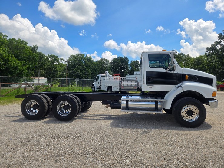 2005-sterling-l9500-image-15