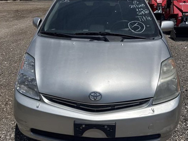 #64-•-2005-toyota-prius-image-2