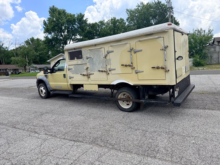 2010-ford-f550-image-8