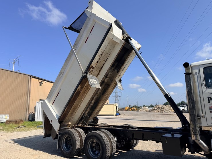 2016-western-star-4700-image-43