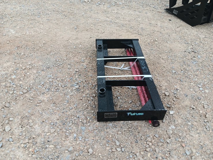 #l75-048-•-future-bale-spears-skid-steer-attachment-image-1