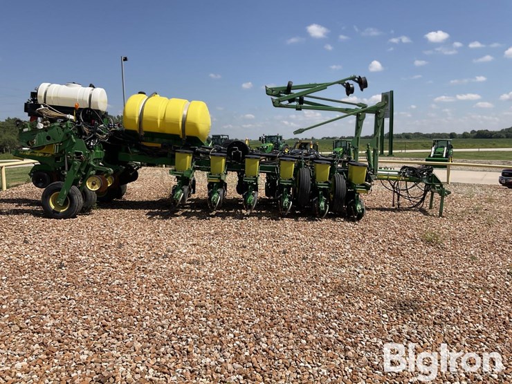 2010-john-deere-1770nt-image-4