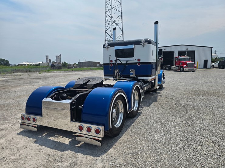 2000-peterbilt-379-image-26