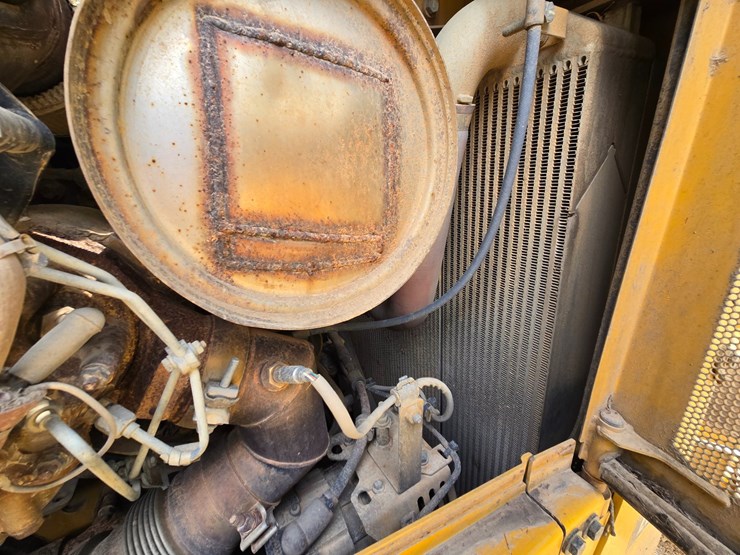 2019-caterpillar-d6-image-26