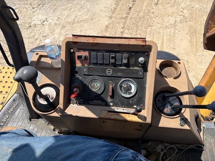 2000-deere-710d-image-25