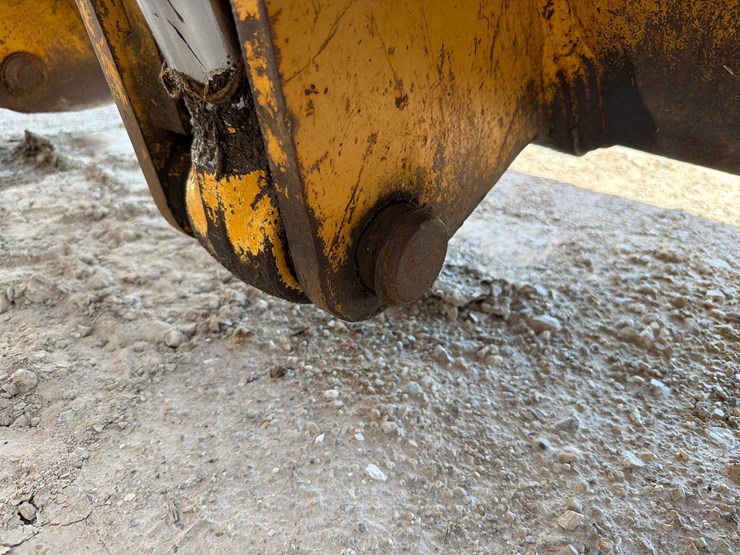 2000-deere-710d-image-68