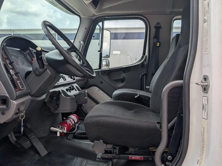 2012-freightliner-m2-stakebed-truck-image-9