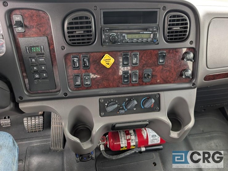 2012-freightliner-m2-stakebed-truck-image-15