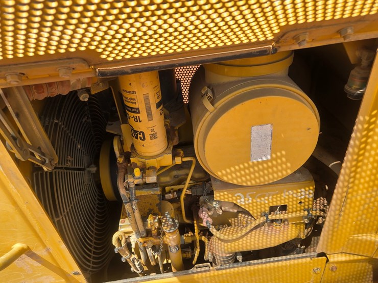 2005-caterpillar-d5n-xl-image-14