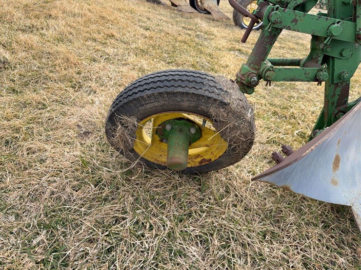 john-deere-pull-type-three-bottom-plow-image-17